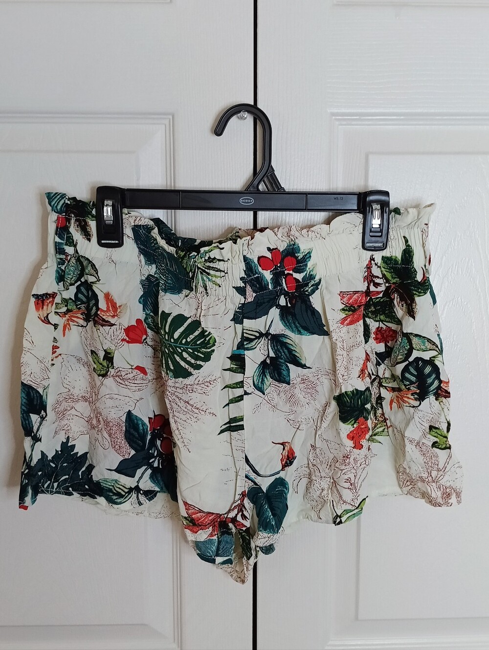 SHEIN Cream Tropical Floral High Waist Shorts